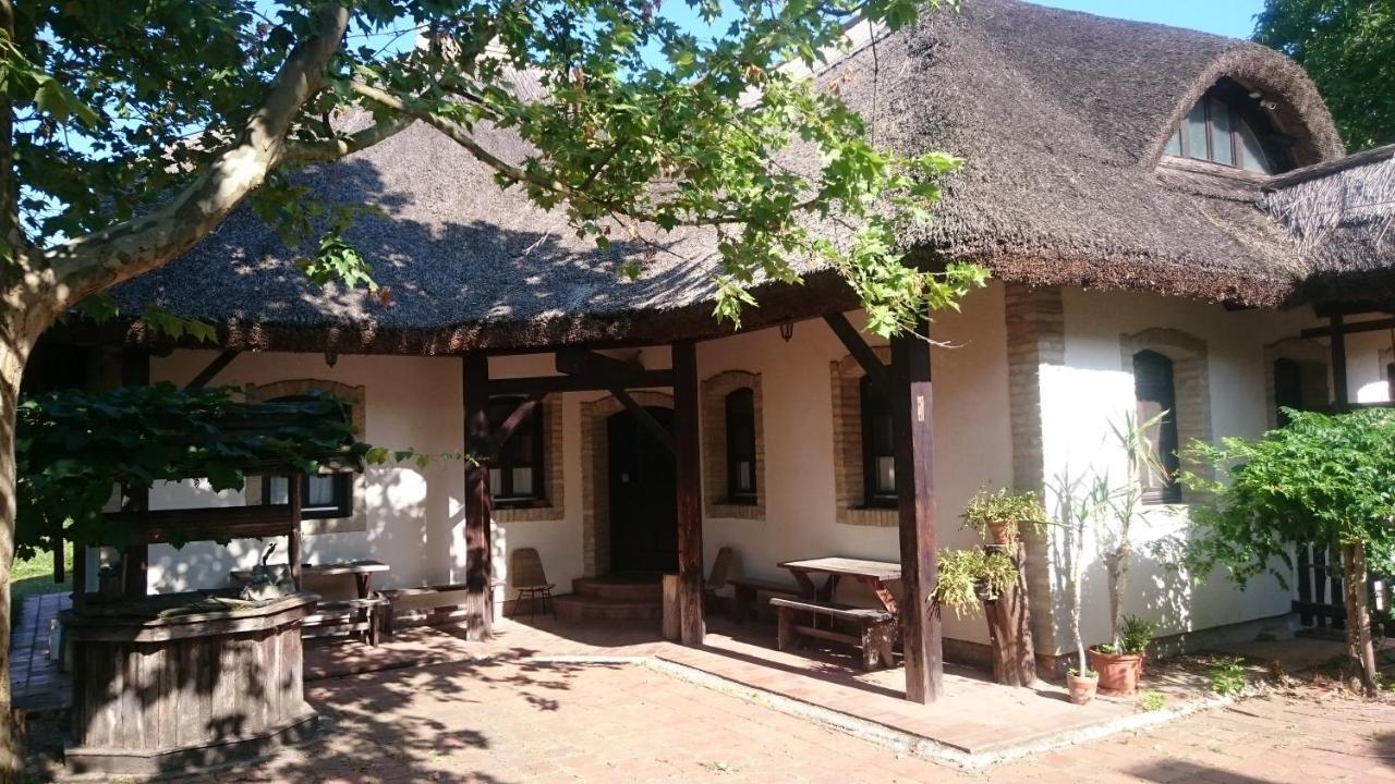 Hajoskert Vendeghaz Hotel Gonyu Ngoại thất bức ảnh