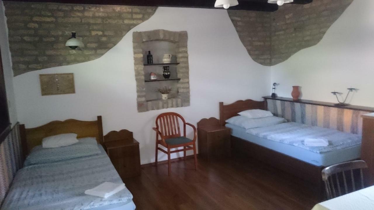 Hajoskert Vendeghaz Hotel Gonyu Ngoại thất bức ảnh